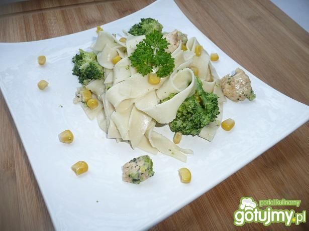 Makaron z brokułami i kurczakiem 2