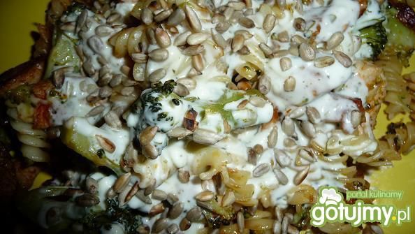 Makaron z brokułami i kurczakiem Makaron z brokułami i kurczakiem