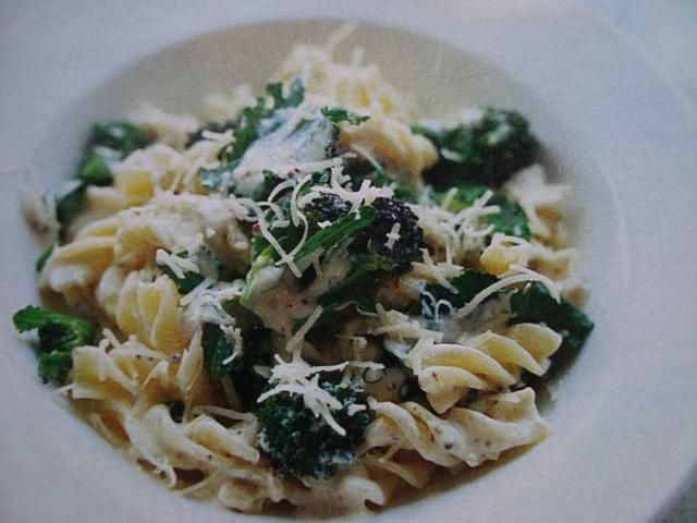 Makaron z brokułami i serem mascarpone Makaron z brokułami i serem mascarpone