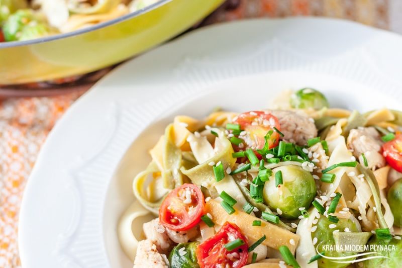 Makaron z brukselką i indykiem Makaron z brukselką i indykiem