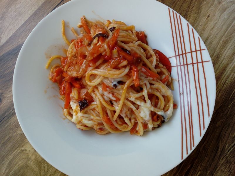 Makaron z chińskimi warzywami Makaron z chińskimi warzywami