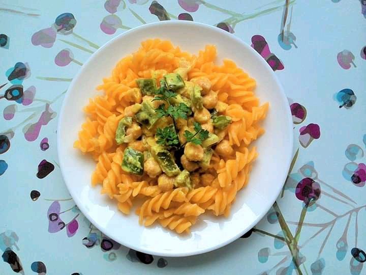 Makaron z cieciorką i papryką w sosie Makaron z cieciorką i papryką w sosie