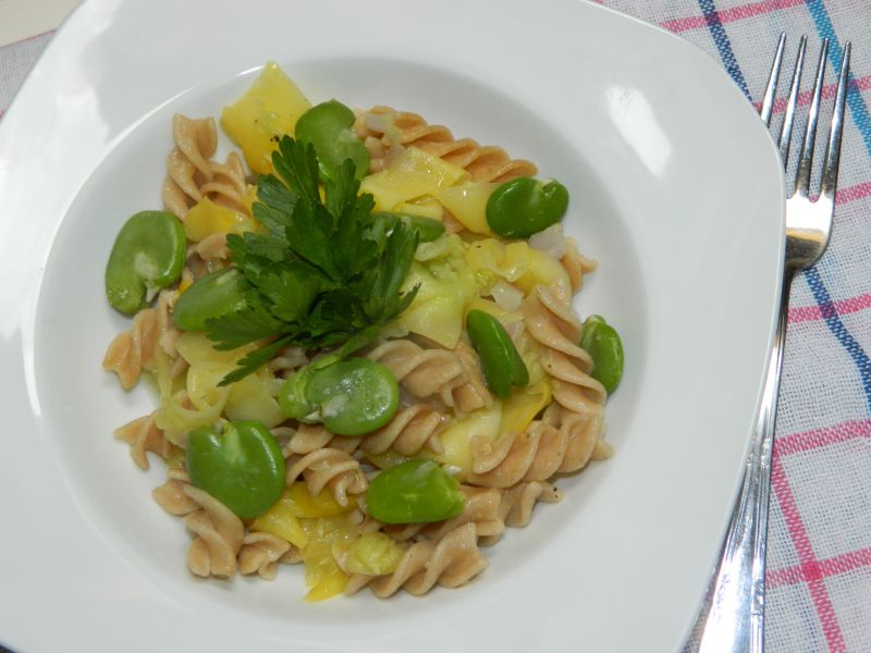 Makaron z cukinia i bobem