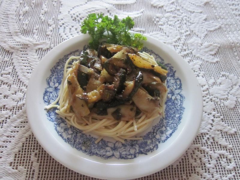  Makaron z cukinią i fasolką masłową