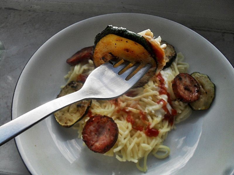 Makaron z cukinią i kiełbaską