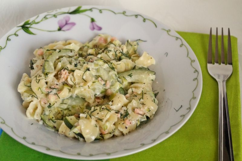 Makaron z cukinią i łososiem Makaron z cukinią i łososiem