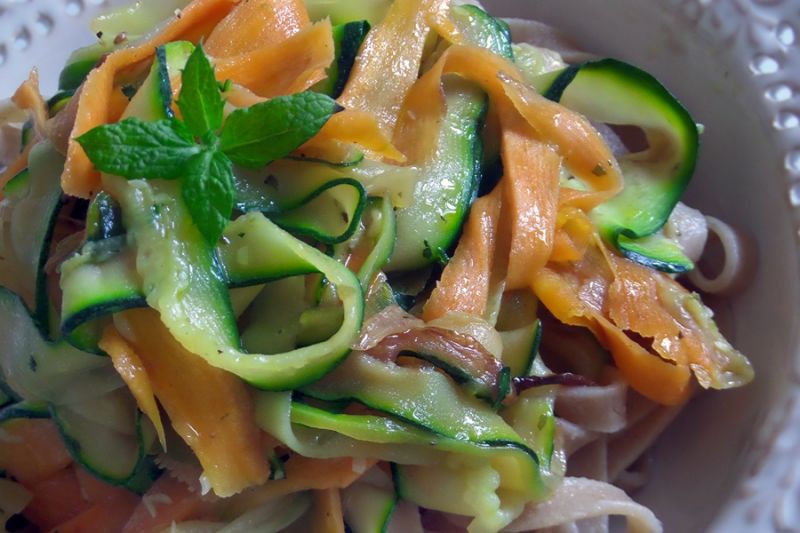 Makaron z cukinią i marchewką