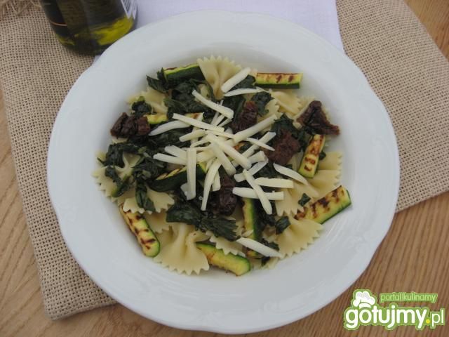 Makaron z cukinią i portugalskim serem  