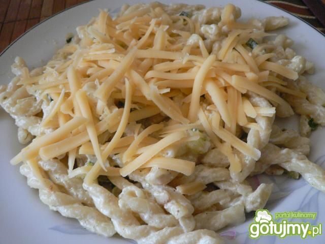 Makaron z cukinią i serem żółym Makaron z cukinią i serem żółym