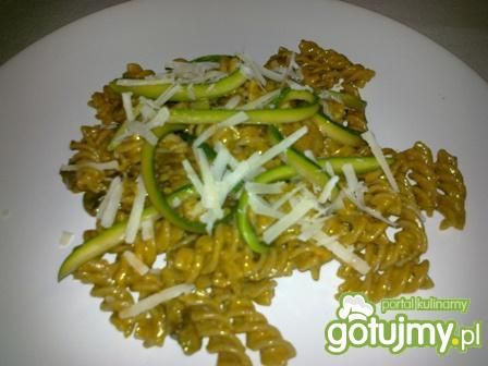 Makaron z czerwonym pesto wg Marii