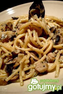 Makaron z czosnkiem i pieczarkami  Makaron z czosnkiem i pieczarkami