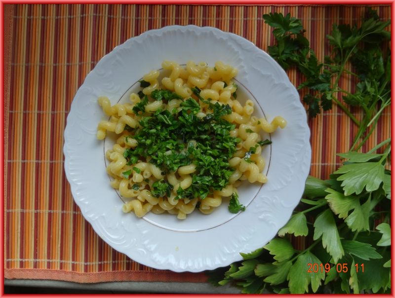 Makaron z czosnkiem i świeżymi ziołami 