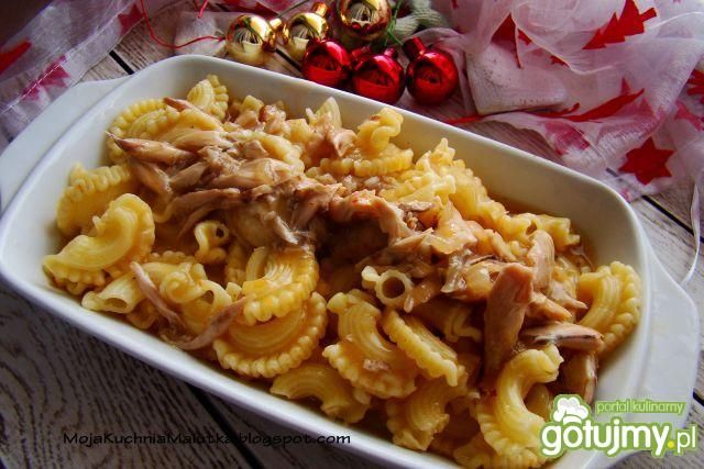 Makaron z drobiowym gulaszem 