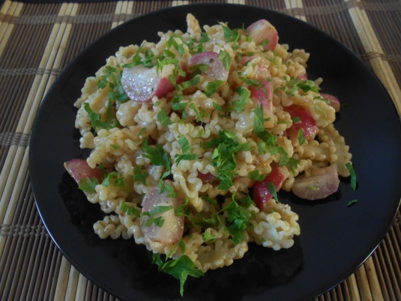 Makaron z duszoną rzodkiewką