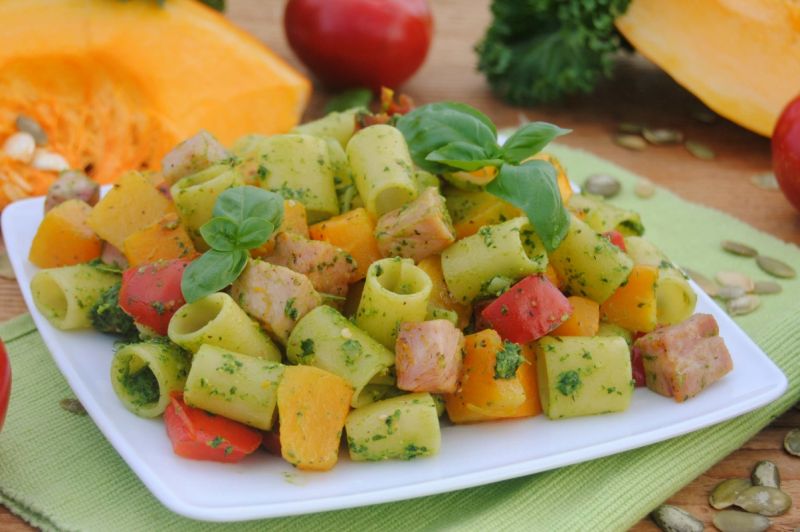 Makaron z dynią i jarmużowym pesto 