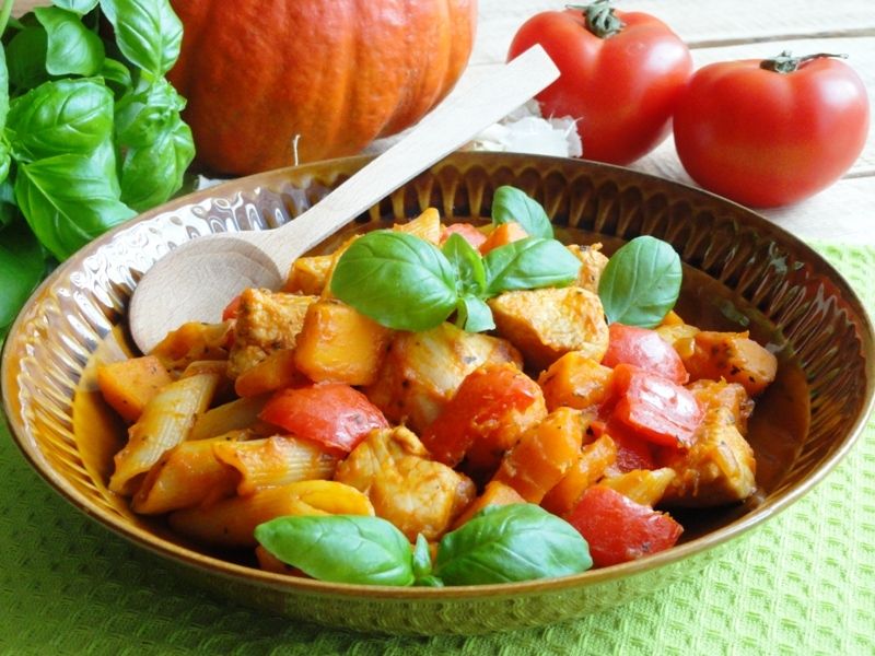 Makaron z dynią i kurczakiem