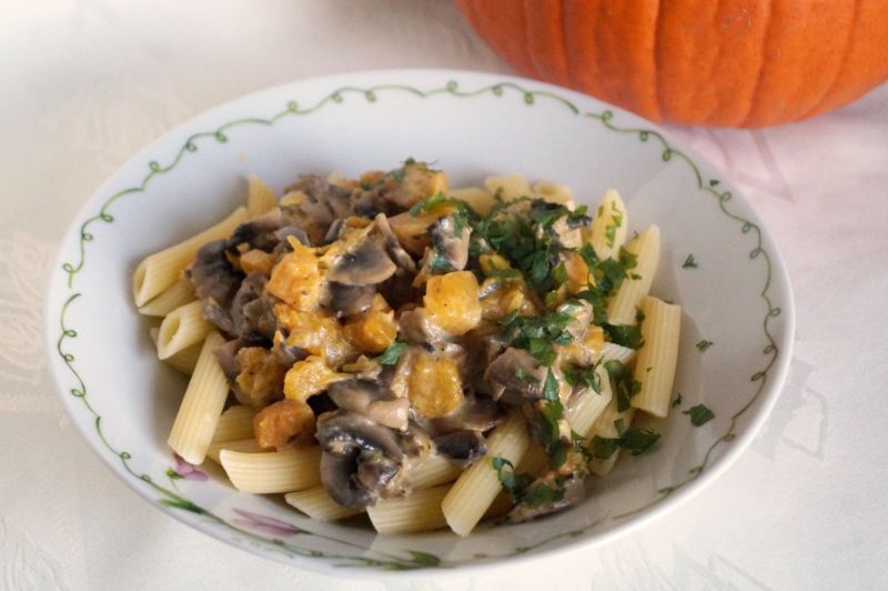 Makaron z dynią i pieczarkami