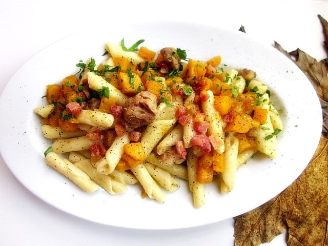 Makaron z dynią ,kasztanami i boczkiem Makaron z dynią ,kasztanami i boczkiem