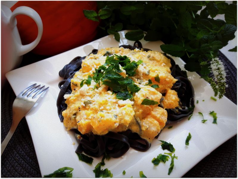 Makaron z dynią w sosie śmietanowym Makaron z dynią w sosie śmietanowym