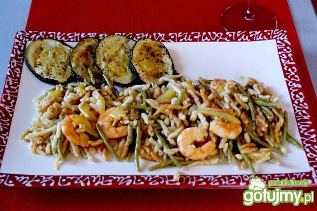 Makaron z grillowaną cukinią i krewetkam Makaron z grillowaną cukinią i krewetkam