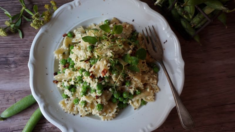 Makaron z groszkiem i jajkiem Makaron z groszkiem i jajkiem