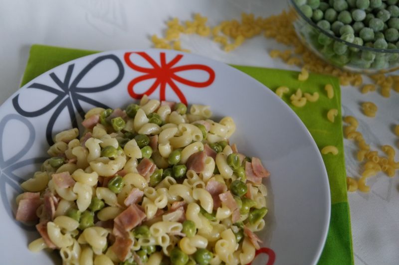 Makaron z groszkiem i szynką