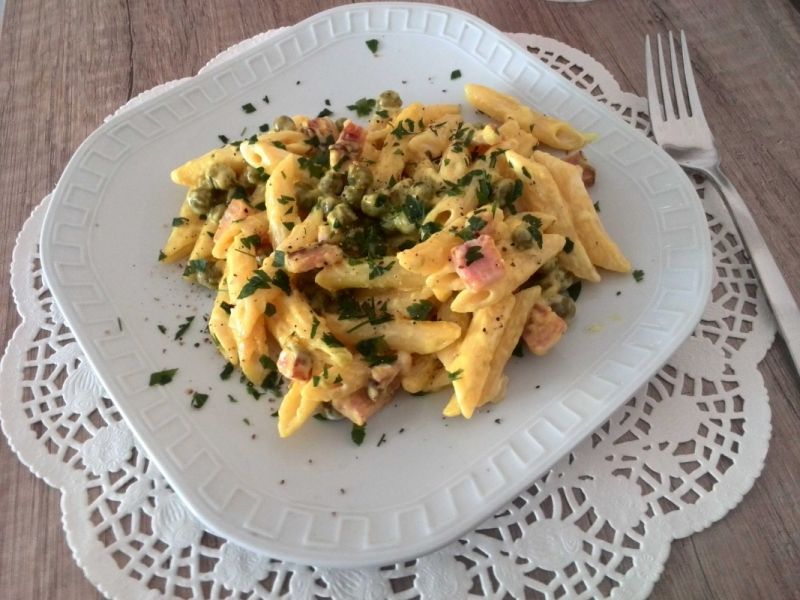 Makaron z groszkiem w sosie czosnkowym  Makaron z groszkiem w sosie czosnkowym