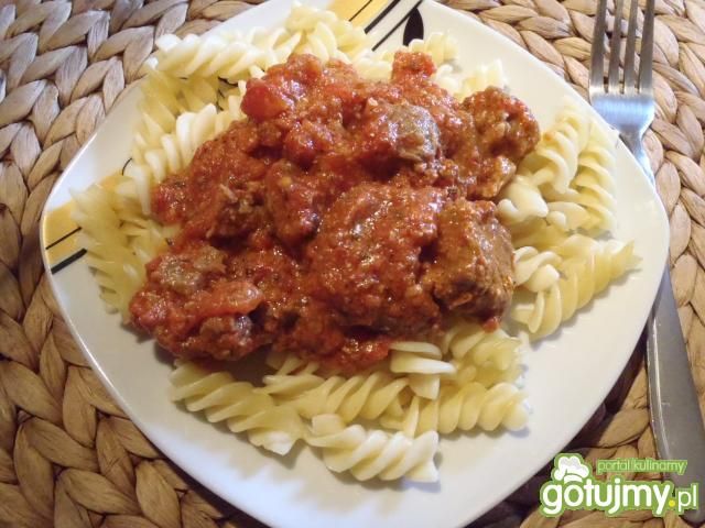 Makaron z gulaszem na pomidorowo Makaron z gulaszem na pomidorowo