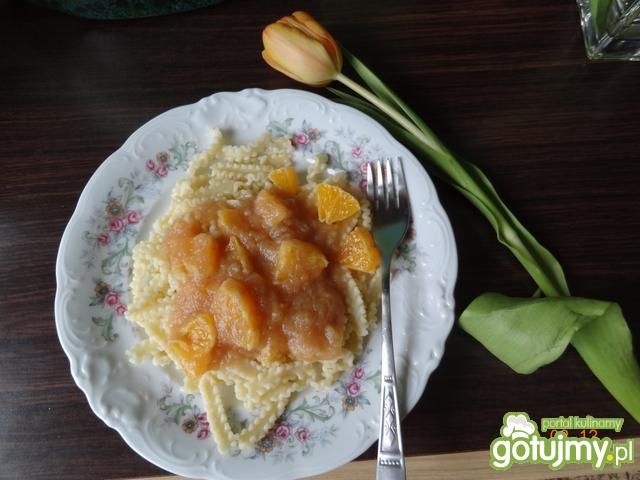 Makaron z jabłkami i pomarańczami Makaron z jabłkami i pomarańczami