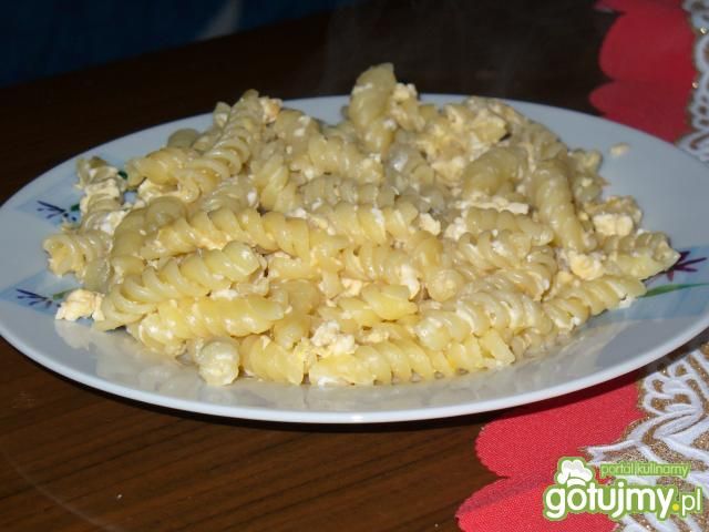 makaron z jajem i jogurtem dla karmiącej