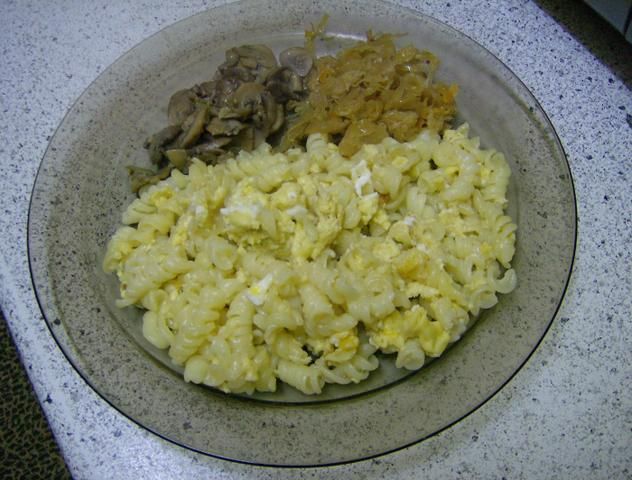 Makaron z jajkiem.