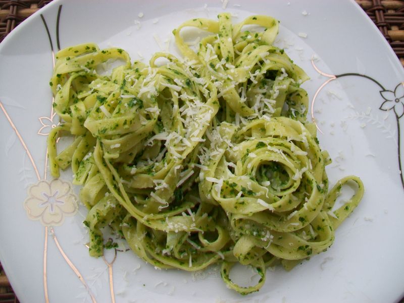 Makaron z jarmużowym pesto  Makaron z jarmużowym pesto