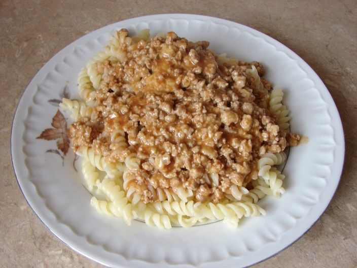 Makaron z karczkiem w sosie paprykowym Makaron z karczkiem w sosie paprykowym