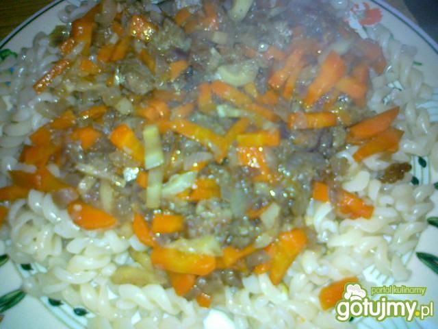 Makaron z kiełbasą i warzywami Makaron z kiełbasą i warzywami