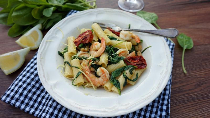 Makaron z krewetkami i szpinakiem