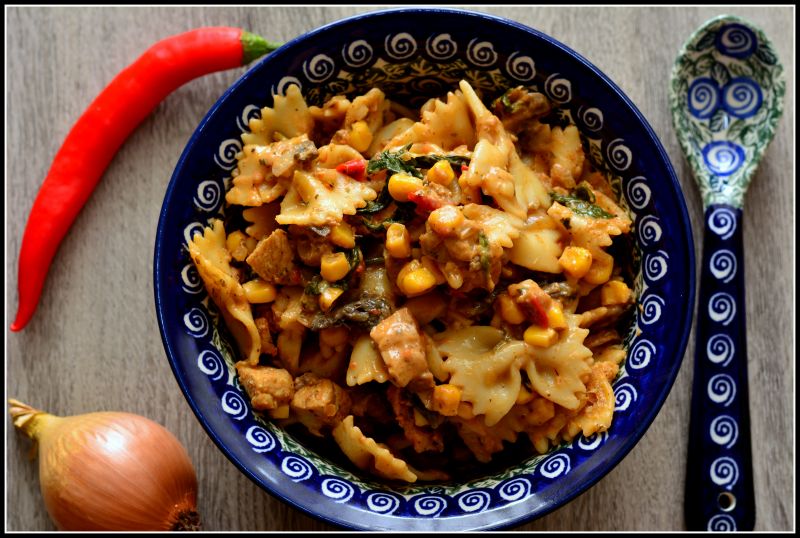 Makaron z kurczakiem Makaron z kurczakiem