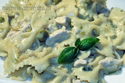 Makaron z kurczakiem i groszkiem