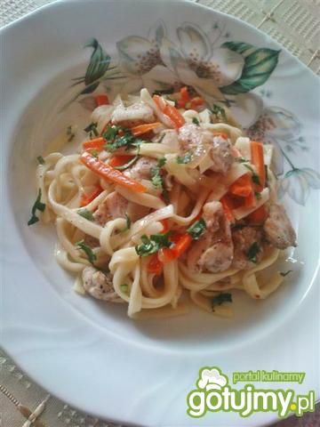 Makaron z kurczakiem i imbirem