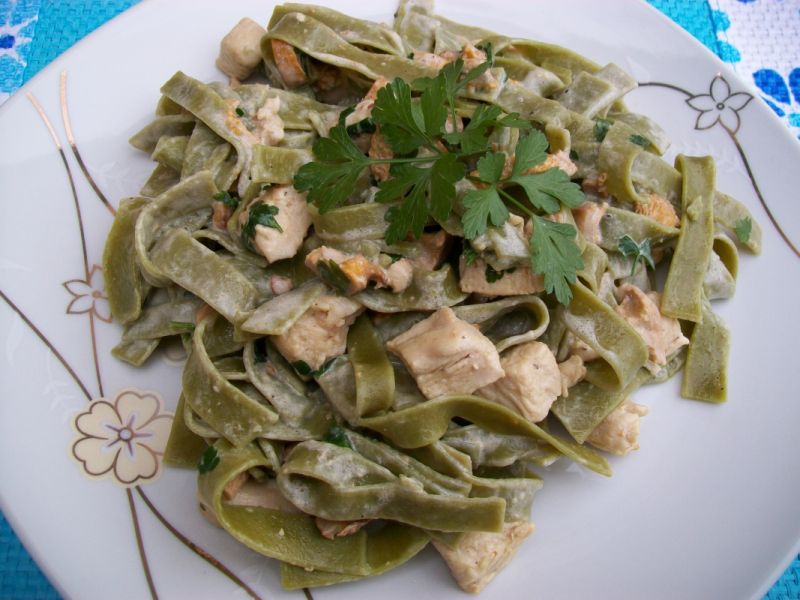 Makaron z kurczakiem i kurkami