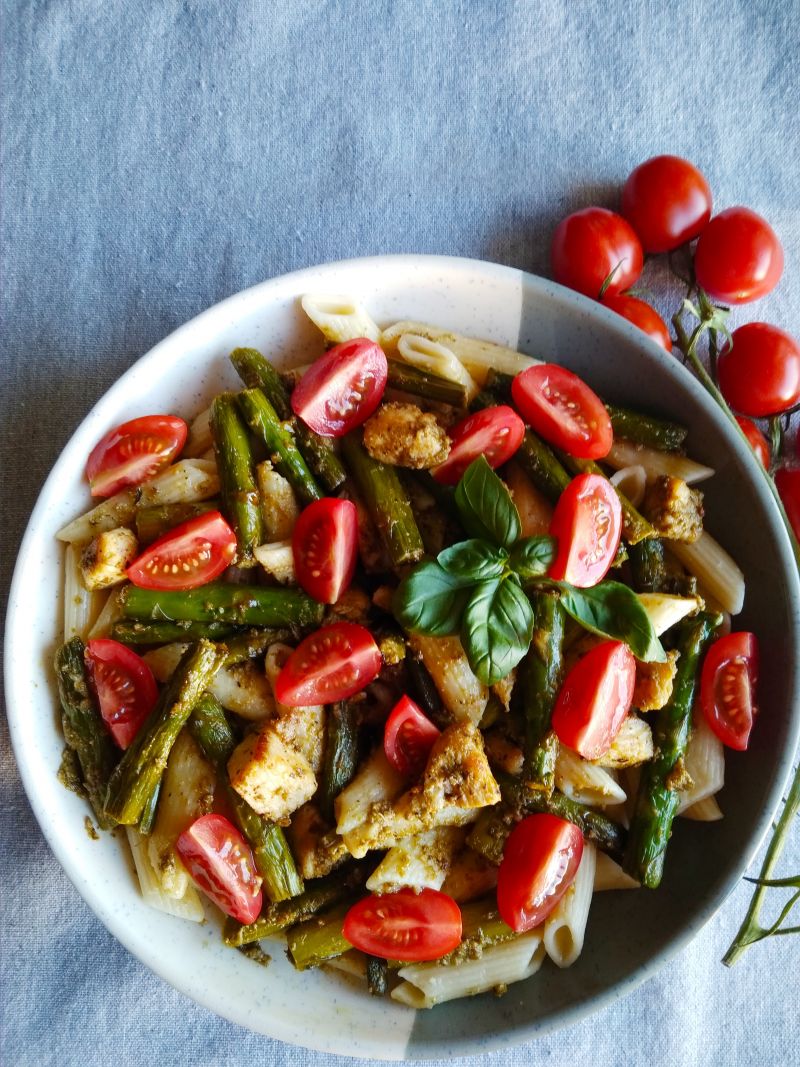 Makaron z kurczakiem i szparagami