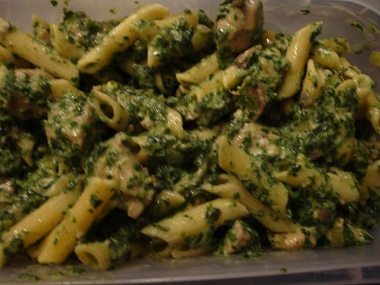 Makaron z kurczakiem i szpinakiem w sosie serowym 