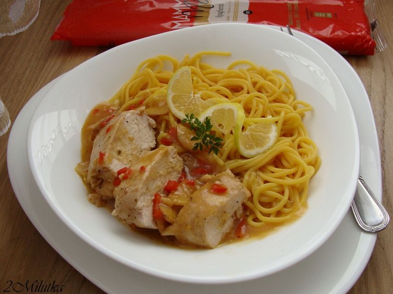 Makaron z kurczakiem na egzotyczny sposób