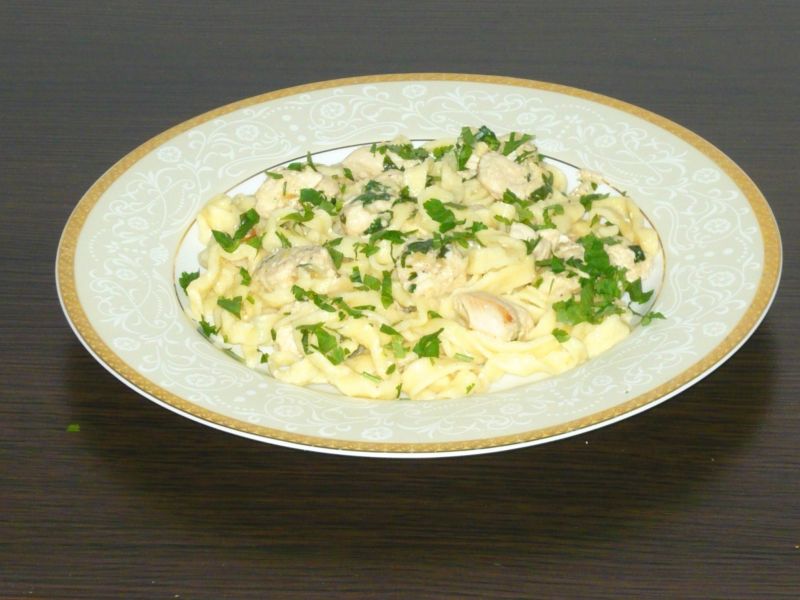 Makaron z kurczakiem w sosie jogurtowo- serowym  Makaron z kurczakiem w sosie jogurtowo- serowym