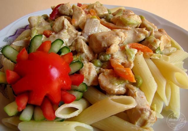 Makaron z kurczakiem w sosie jogurtowym Makaron z kurczakiem w sosie jogurtowym