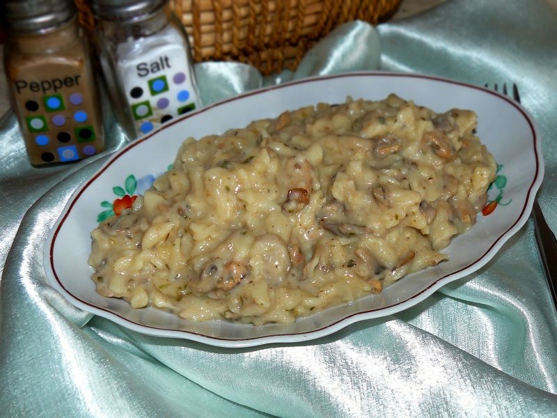 Makaron z kurczakiem w sosie pieczarkowo - serowym