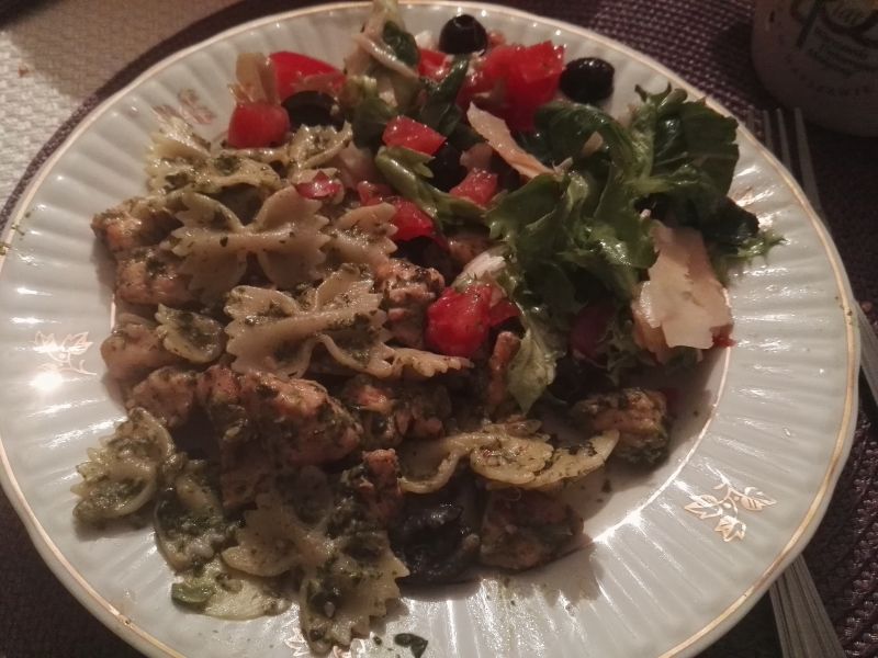 Makaron z kurczakiem w sosie szpinakowo-serowym