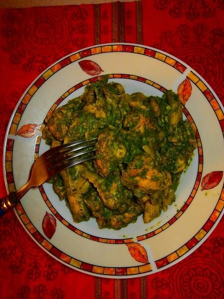 Makaron z kurczakiem w szpinakowym sosie Makaron z kurczakiem w szpinakowym sosie