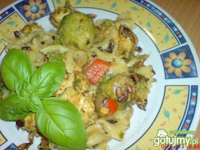 Makaron z kurczakiem w ziarnach