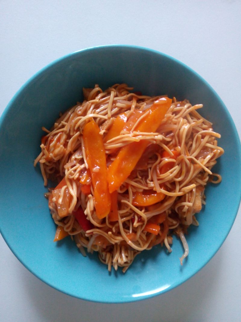 Makaron z Kurczakiem  z Woka