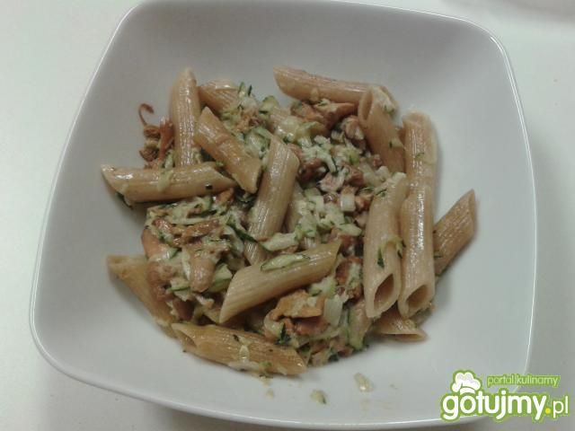 Makaron z kurkami i cukinią Makaron z kurkami i cukinią